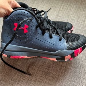 Under Armour Girls Basketball Shoes, size 4.5